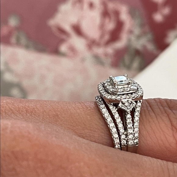 WEDDING RING SET - Picture 14 of 16
